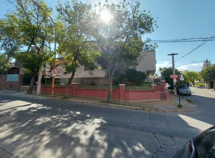 Casa · 220m² · 7 Ambientes · 1 Cochera