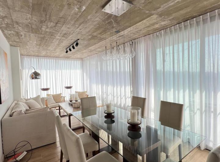 Casa · 251m² · 4 Ambientes · 2 Cocheras