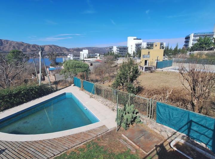 Casa · 200m² · 2 Dormitorios
