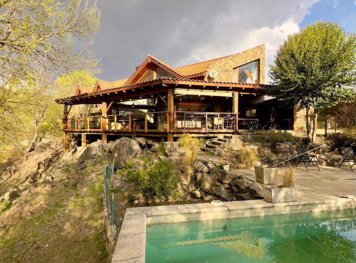 Casa · 450m² · 5 Ambientes · 2 Cocheras