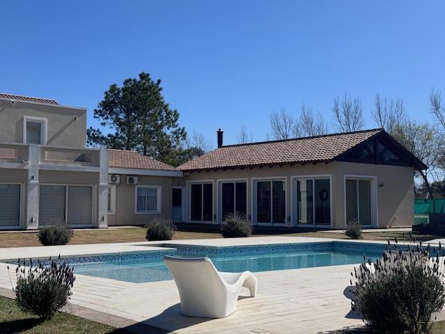 Casa · 536m² · 4 Dormitorios · 4 Cocheras