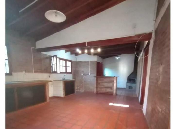 Casa · 100m² · 5 Ambientes · 2 Cocheras