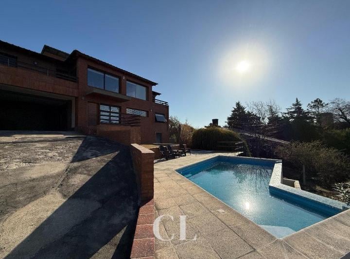 Casa · 299m² · 6 Ambientes · 1 Cochera