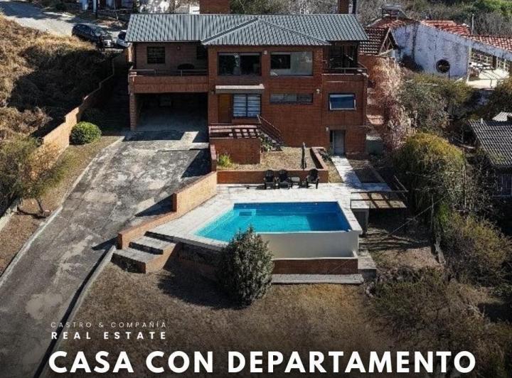 Casa · 299m² · 8 Ambientes · 1 Cochera
