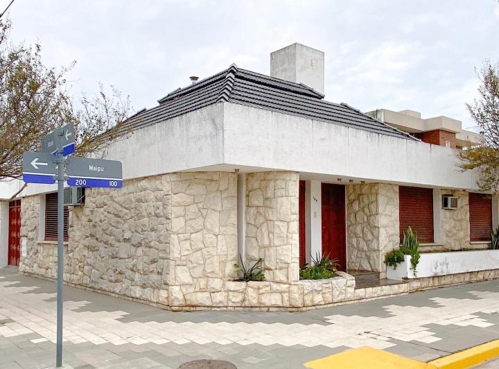 Casa · 179m² · 7 Ambientes · 1 Cochera
