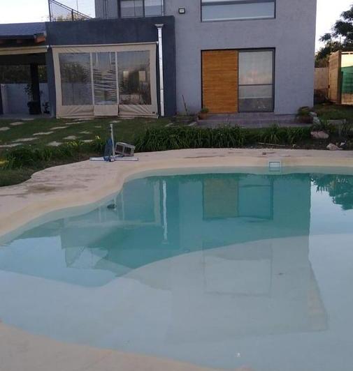 Casa · 260m² · 4 Ambientes · 6 Cocheras