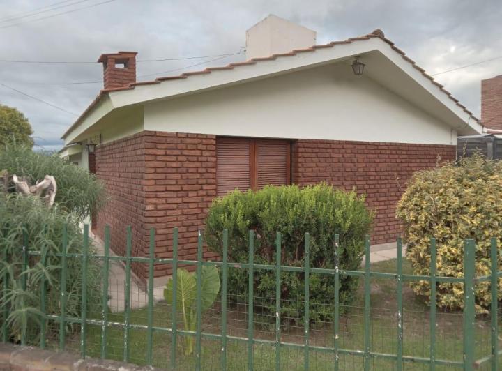 Casa · 80m² · 5 Ambientes · 2 Cocheras