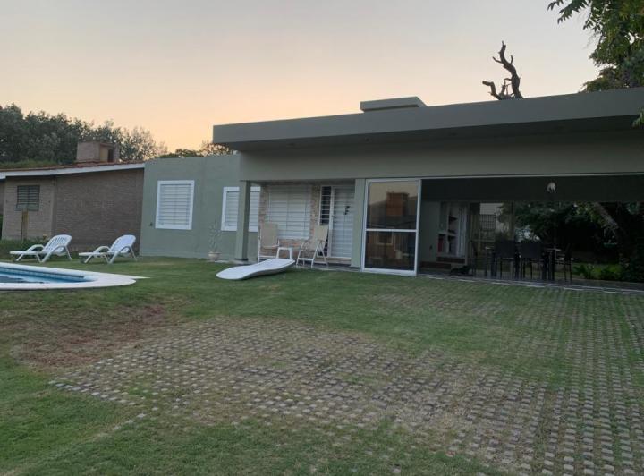 Casa · 180m² · 3 Dormitorios · 1 Cochera