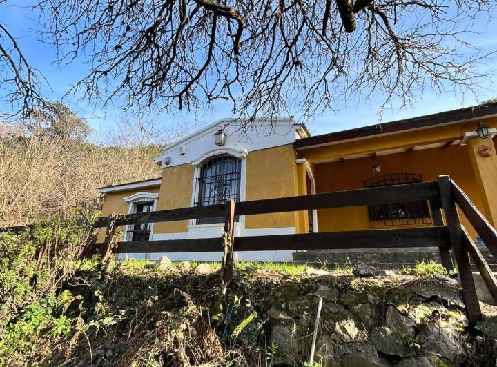 Casa · 240m² · 10 Ambientes · 2 Cocheras