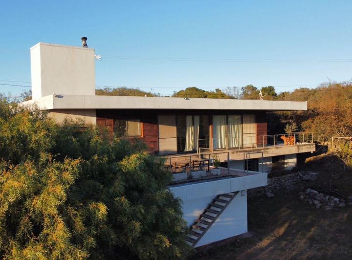 Casa · 235m² · 3 Ambientes · 2 Cocheras