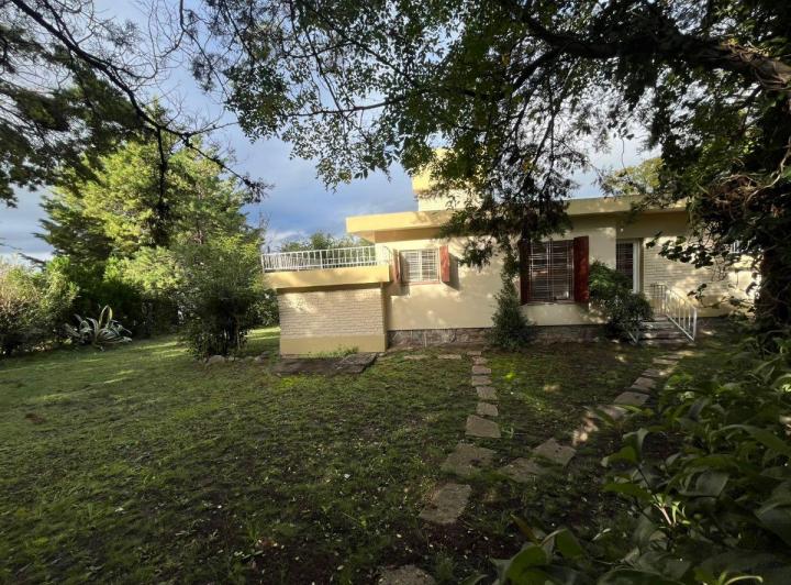 Casa · 154m² · 6 Ambientes · 1 Cochera