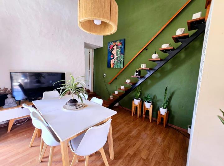 Casa · 250m² · 8 Ambientes · 2 Cocheras