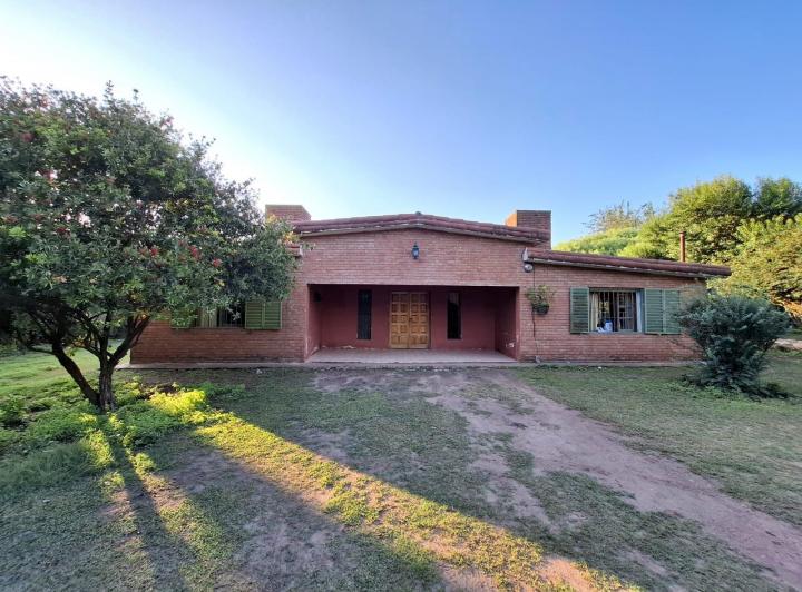 Casa · 240m² · 8 Ambientes · 1 Cochera