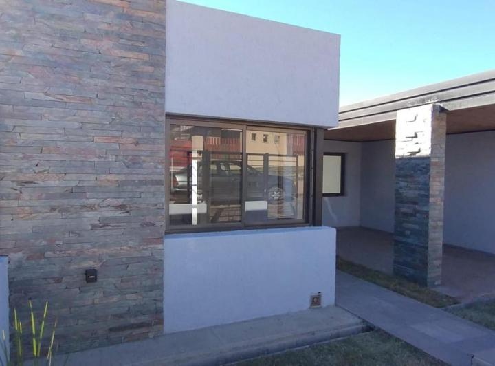 Casa · 72m² · 2 Ambientes · 1 Cochera
