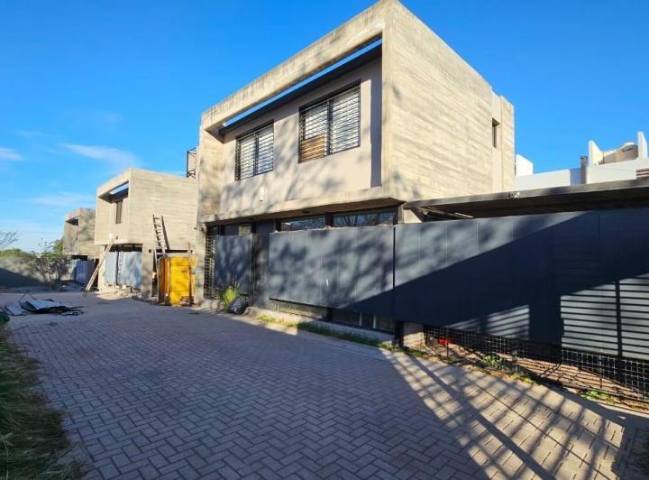 Casa · 85m² · 3 Ambientes · 1 Cochera
