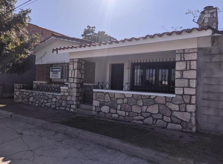 Casa · 475m² · 9 Ambientes · 2 Cocheras