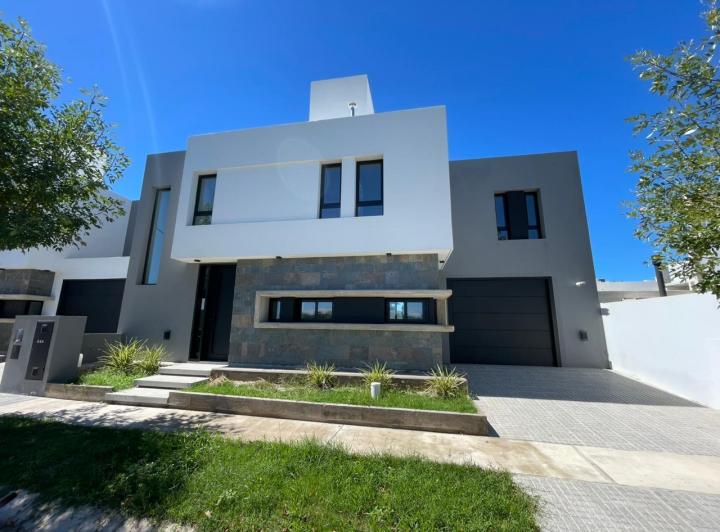 Casa · 170m² · 6 Ambientes