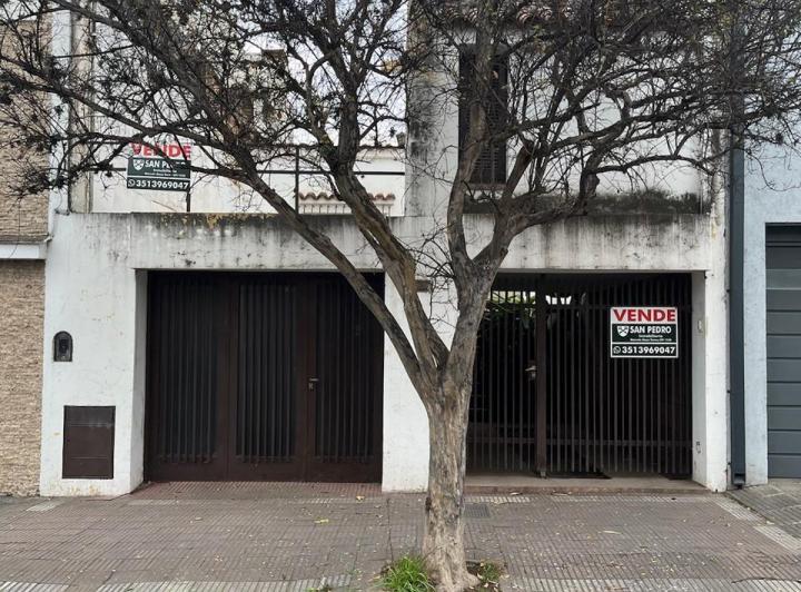 Casa · 187m² · 6 Ambientes · 2 Cocheras