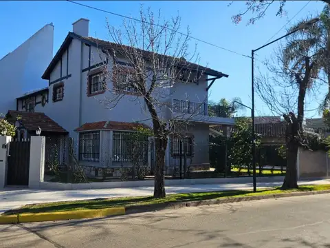 Casa en Alquiler en Martinez Vias / Libertador, Martinez