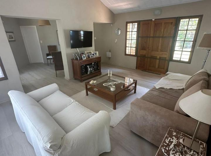 Casa · 224m² · 6 Ambientes · 2 Cocheras