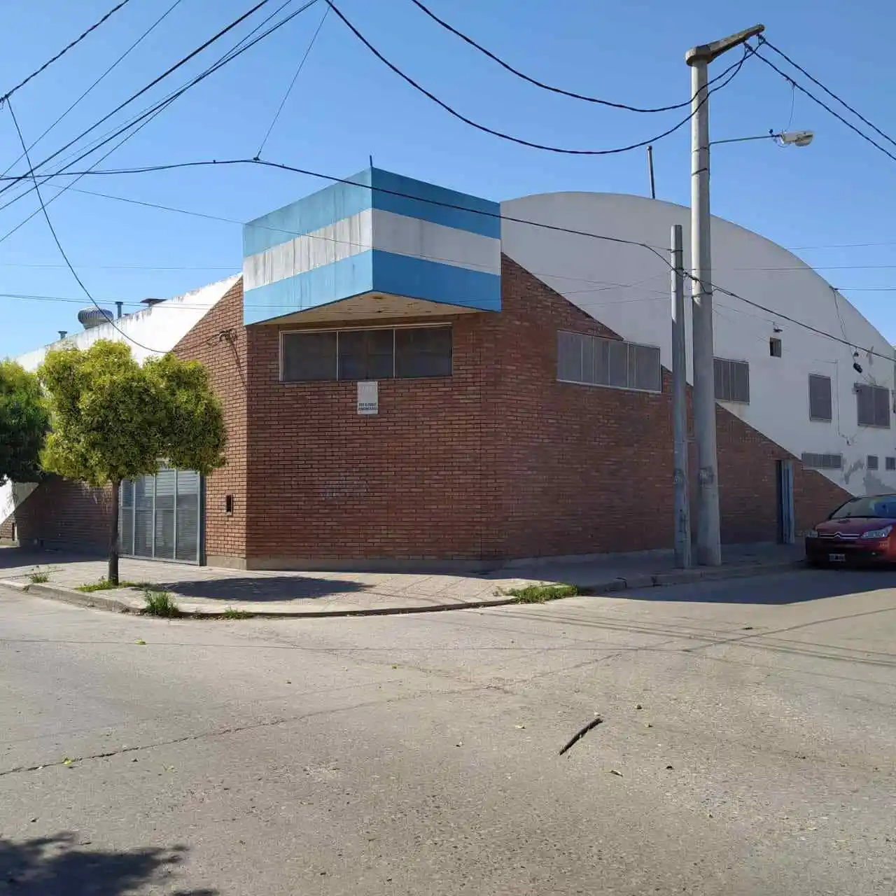 GALPÓN EN VENTA EN BARRIO LAS FLORES - APTO GASTRONOMÍA