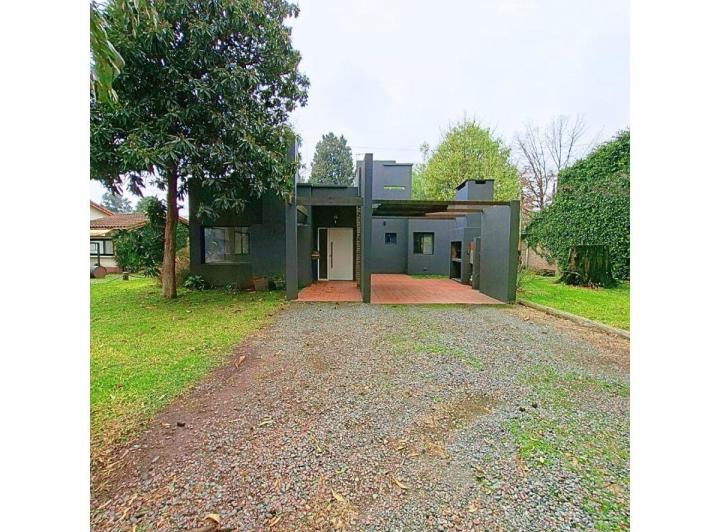 Casa · 100m² · 4 Ambientes · 2 Cocheras