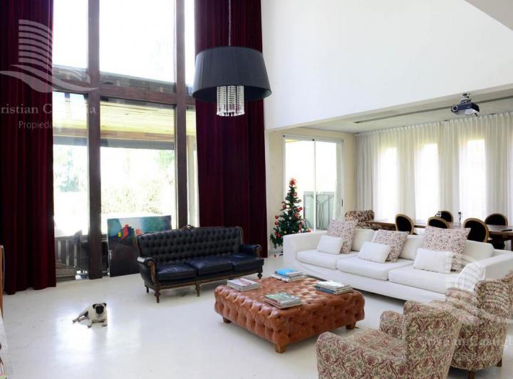 Casa · 280m² · 5 Ambientes