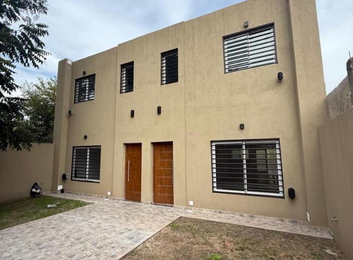 Casa · 120m² · 4 Ambientes · 1 Cochera
