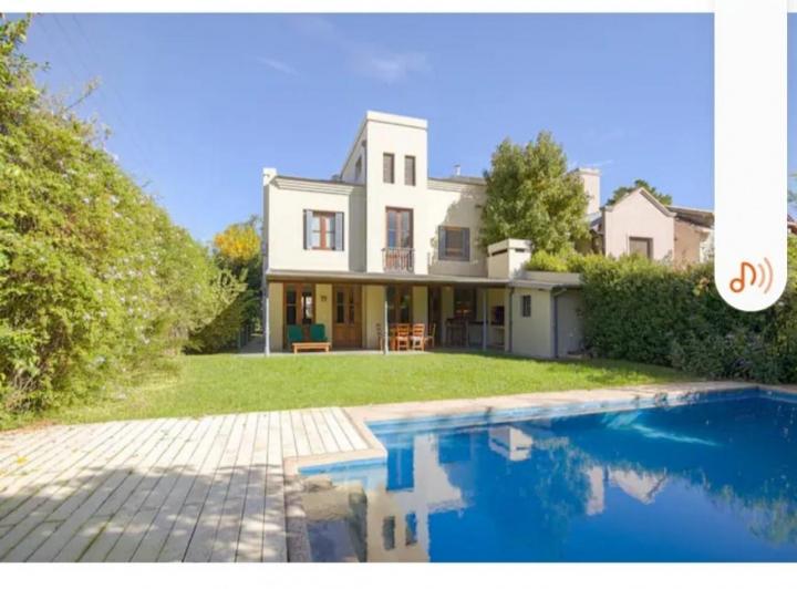 Casa · 230m² · 5 Ambientes