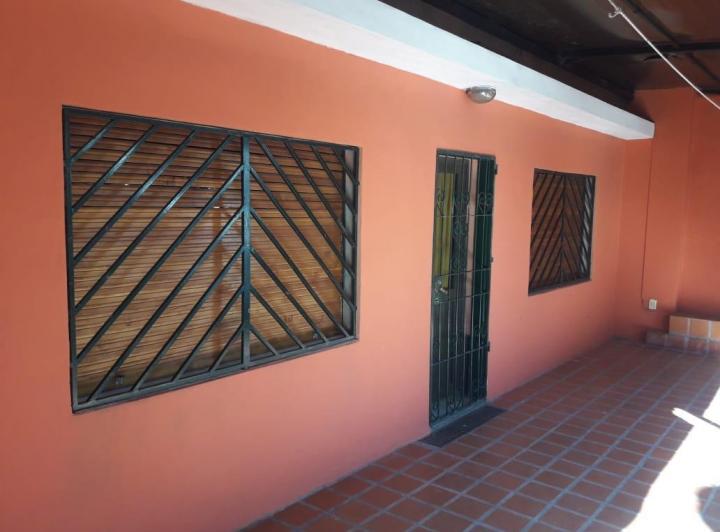 Casa · 3 Dormitorios · 4 Cocheras