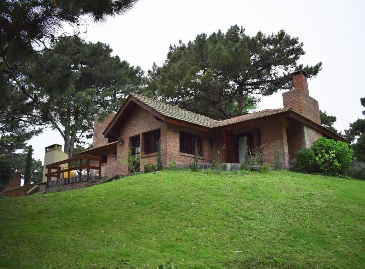 Casa · 150m² · 4 Ambientes · 2 Cocheras