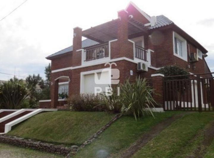 Casa · 959m² · 4 Ambientes · 1 Cochera
