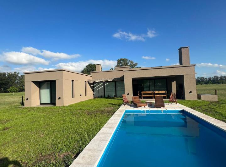 Casa · 163m² · 3 Dormitorios · 2 Cocheras