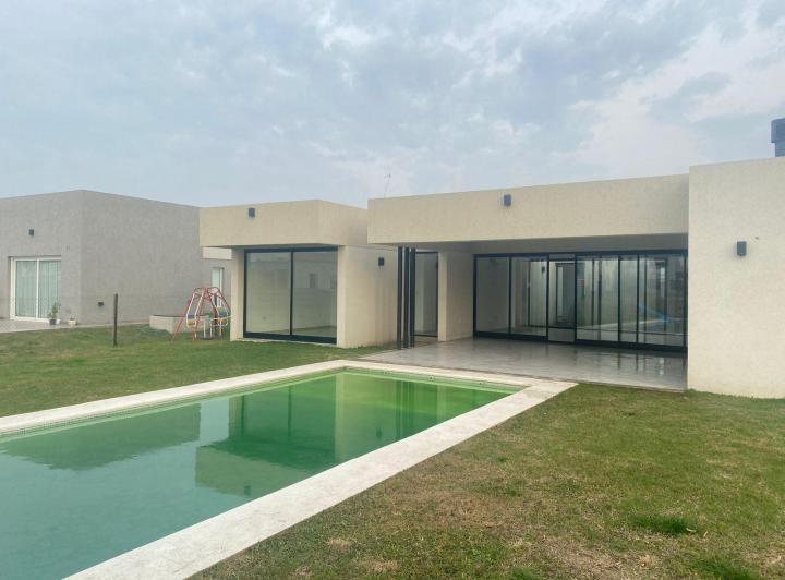 Casa · 170m² · 4 Ambientes · 2 Cocheras