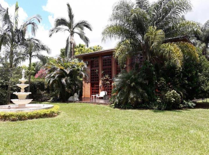 Casa · 200m² · 5 Cocheras