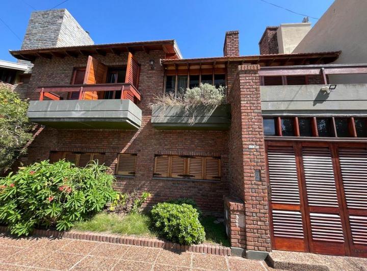 Casa · 180m² · 5 Ambientes · 1 Cochera