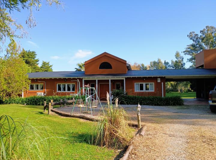 Casa · 300m² · 6 Ambientes · 5 Cocheras
