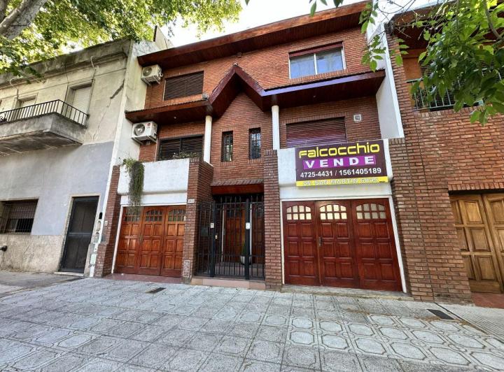 Casa · 135m² · 4 Ambientes · 2 Cocheras