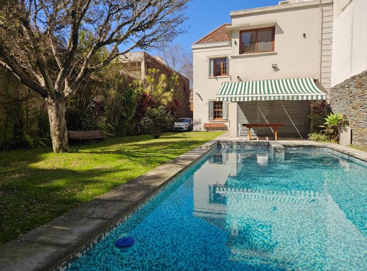 Casa · 336m² · 5 Ambientes · 4 Cocheras