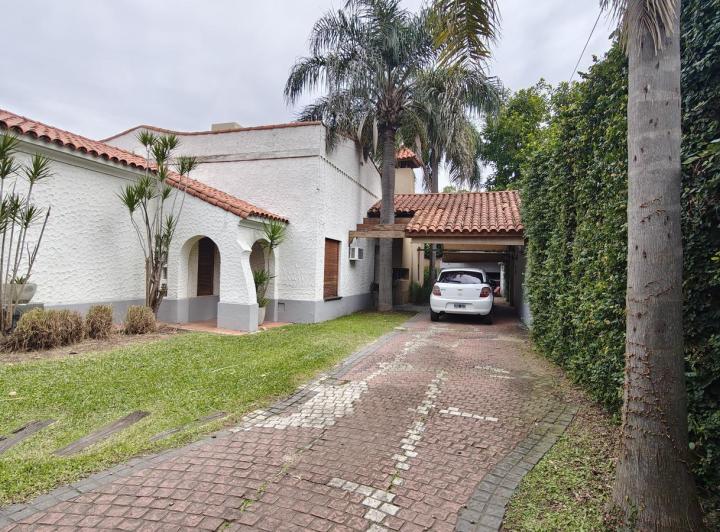 Casa · 180m² · 7 Ambientes · 2 Cocheras