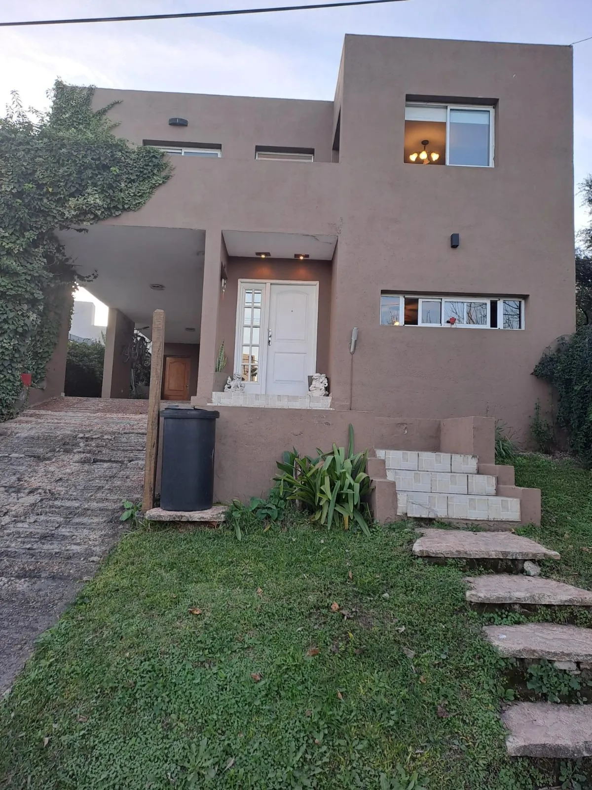 VENTA CASA 3 DORM PILETA APTA CREDITO- LA ESTANZUELA LA CALERA