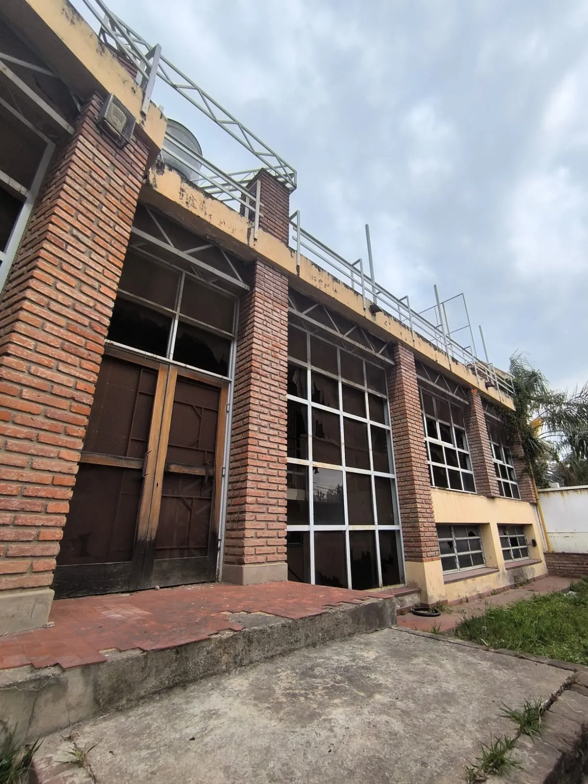 Vendo – Complejo deportivo a restaurar