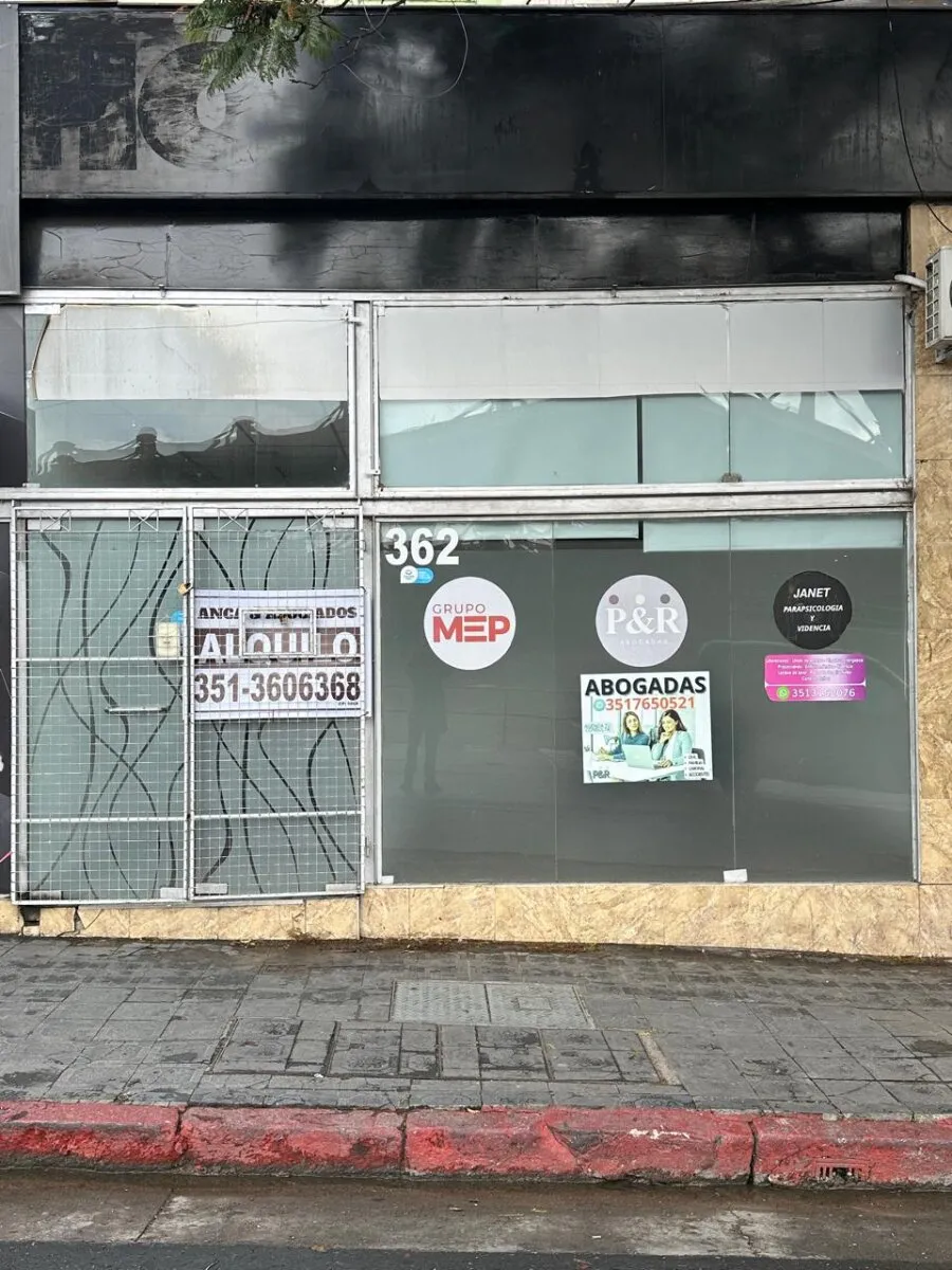 Se alquila oficina frente a la estación de colectivos