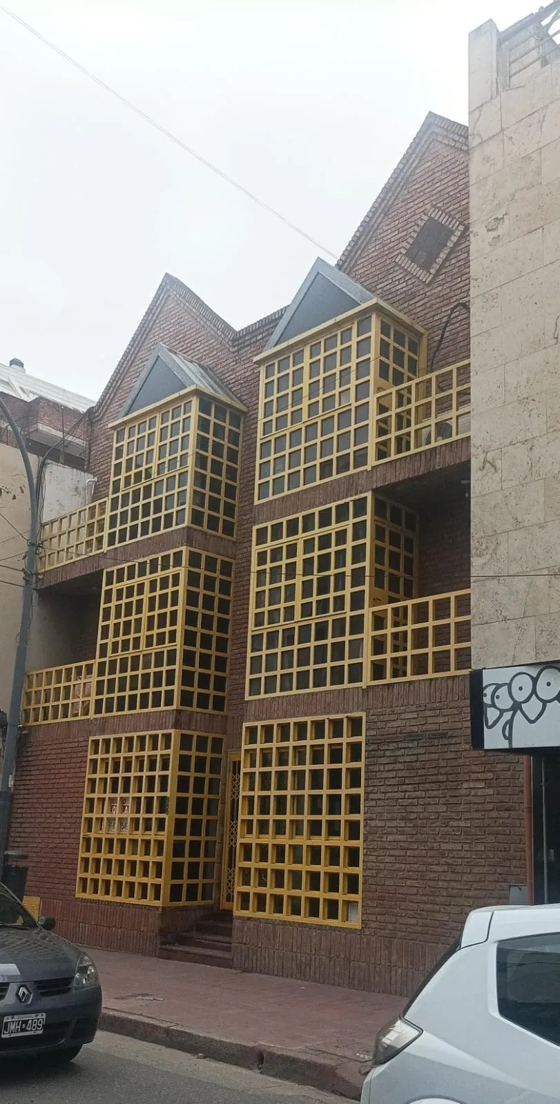 Dueño - Oficina: recepción y 3 privados