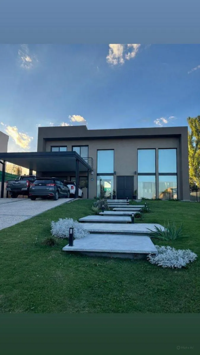 VENTA CASA EN LA ARBOLADA HOLLYWOOD STEEL FRAMING