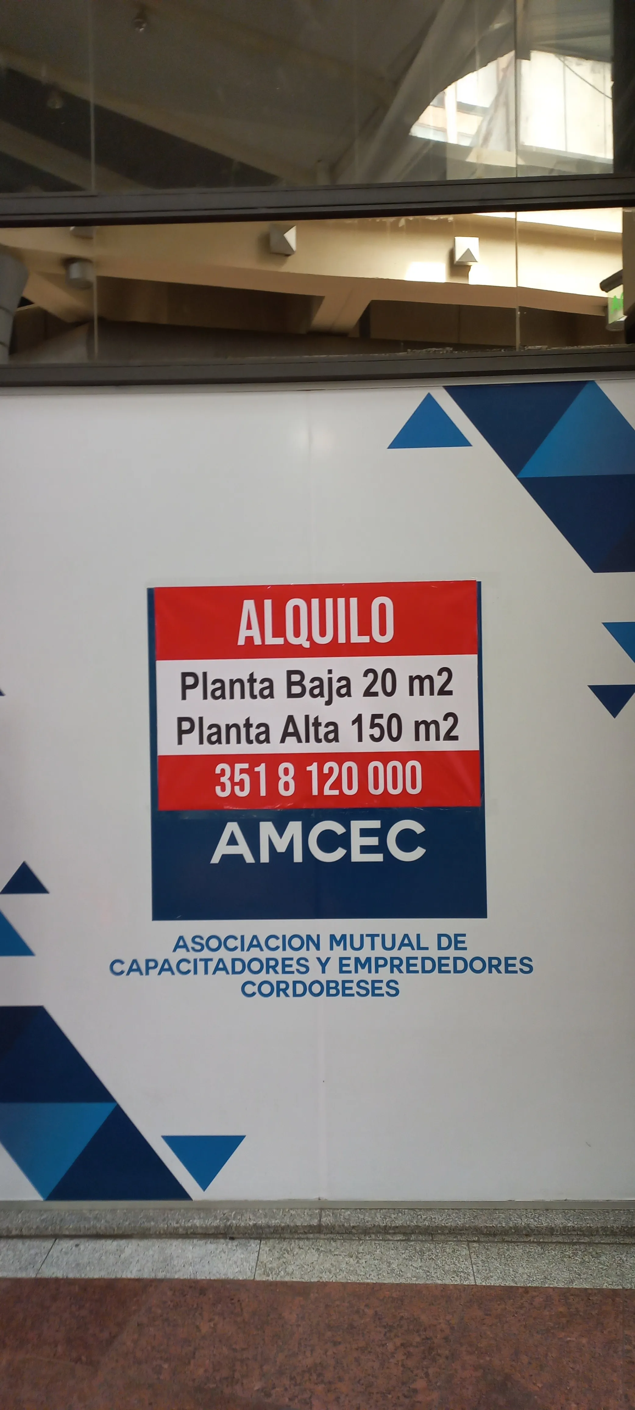 Local grande de 170 m2 en zona Peatonal 9 de Julio y Tucumán