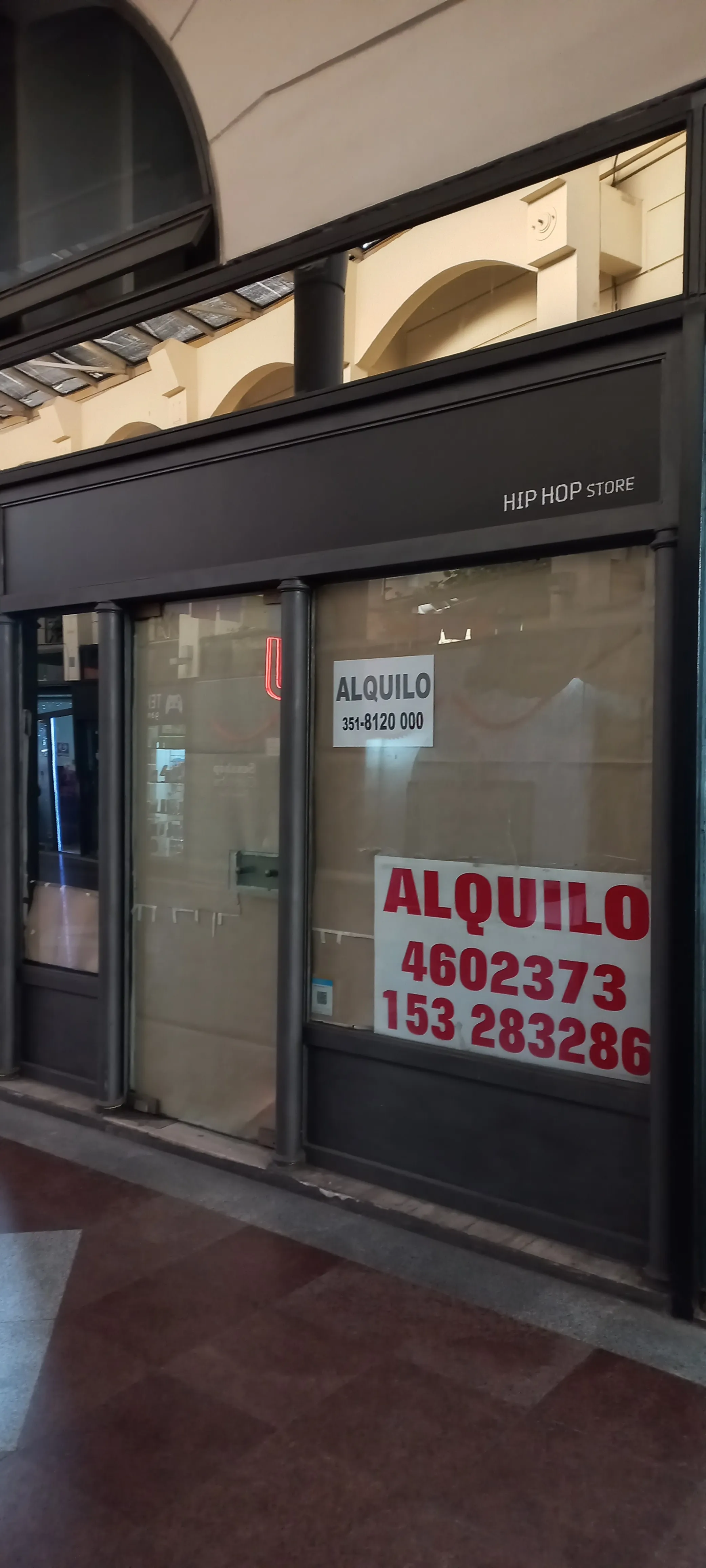 9 de Julio 333, Gal. Vía Nueva, Excelente local en alquiler