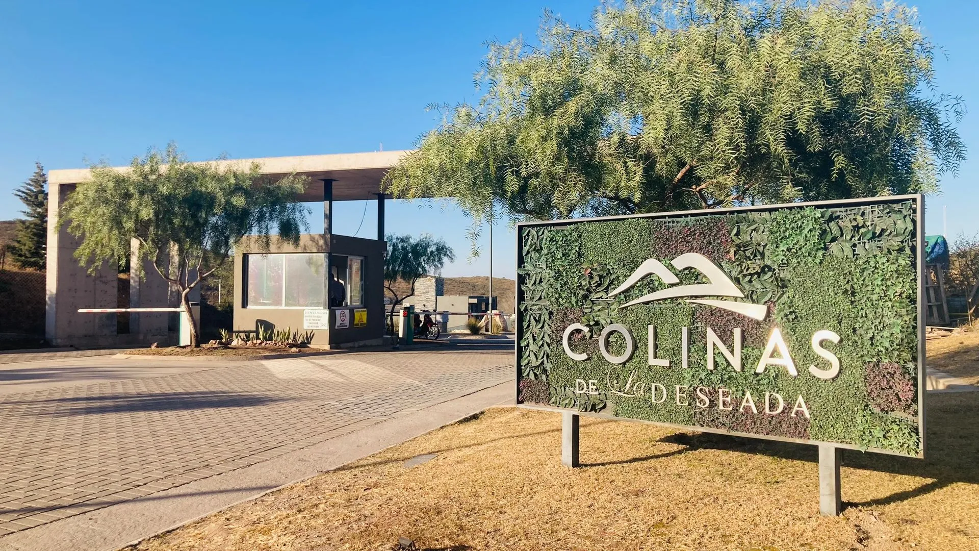 VENTA DE LOTE EN COUNTRY COLINAS DE LA DESEADA 471 M2