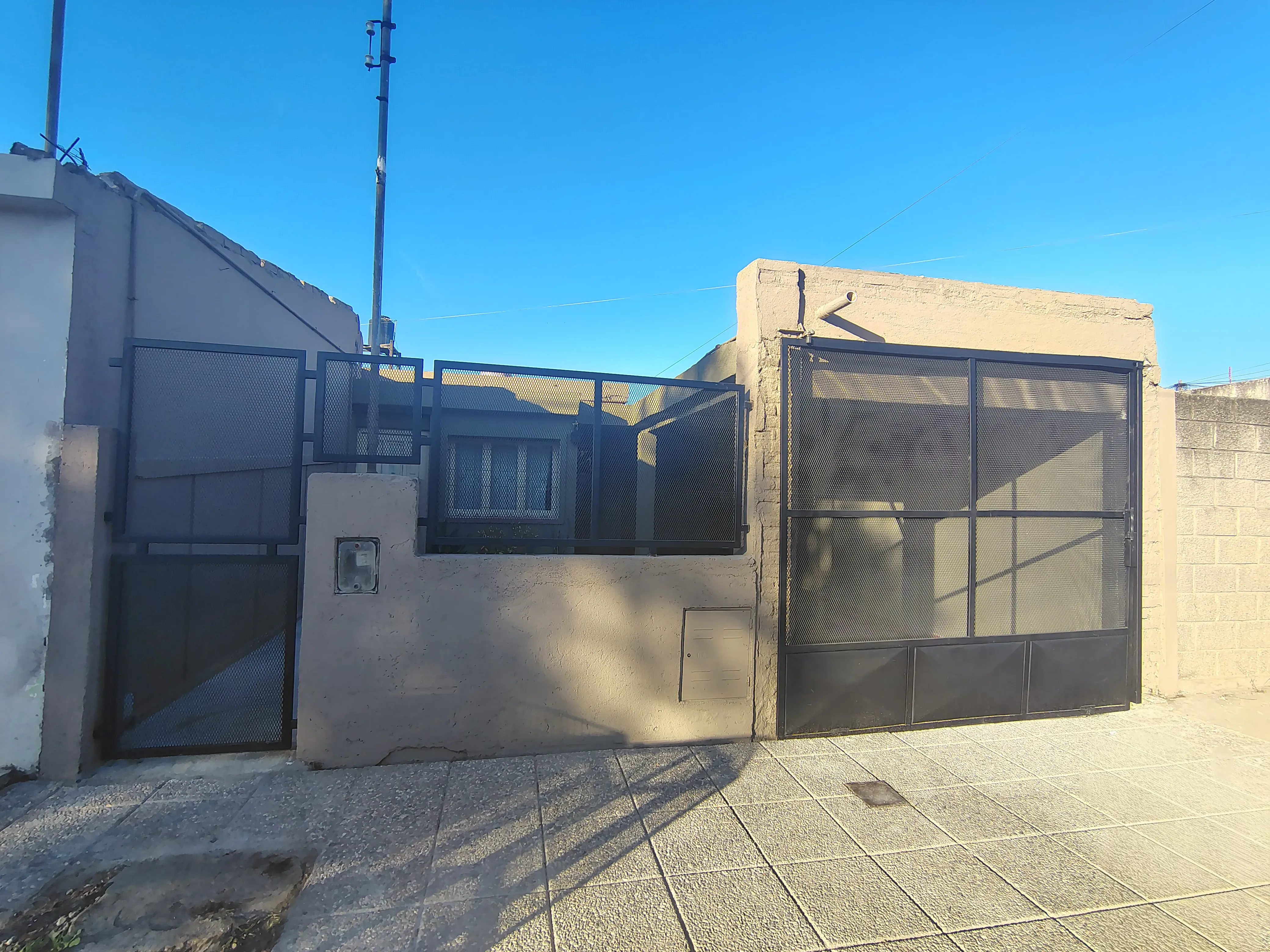 2 CASAS en ALTA GRACIA - Con ENTRADAS INDEPENDIENTES y Todas las Comodidades!!