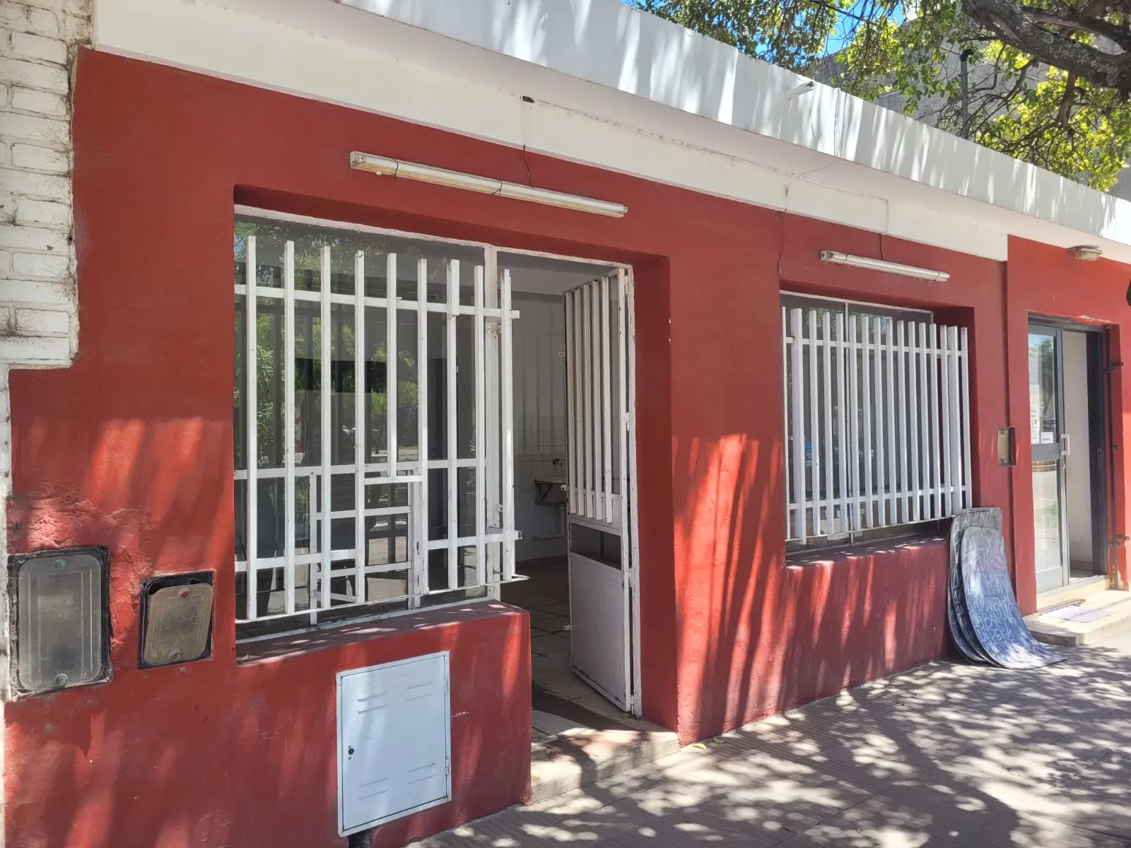 SE ALQUILA LOCAL EN GUIÑAZU